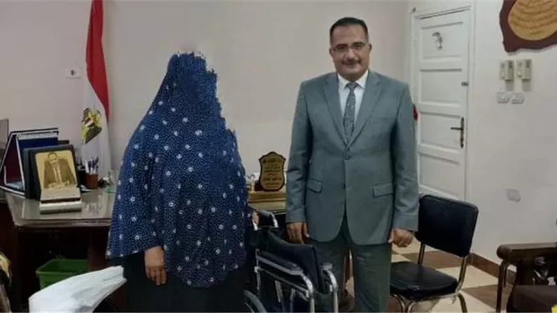 كرسى متحرك لطفل بنى سويف من ذوى الهمم