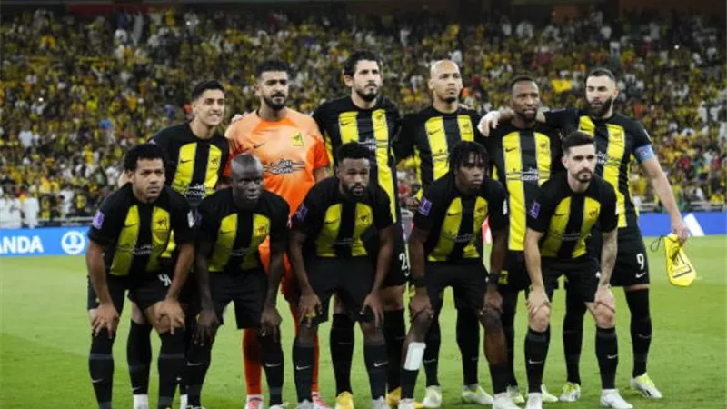 أسد جديد في كبير العاصمة.. الشباب يعلن التعاقد مع مهاجم الاتحاد