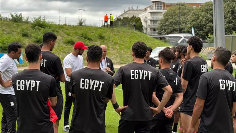 طاقم تحكيم نسائي ياباني يدير مباراة مصر والدومينكان