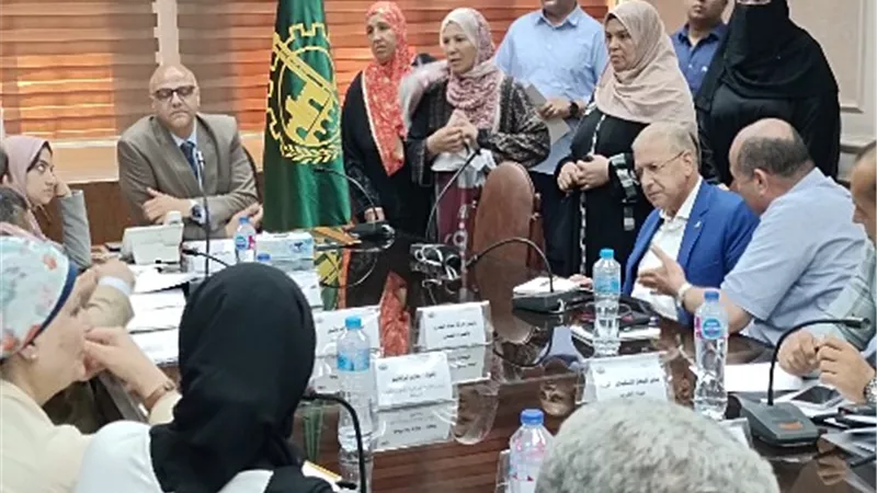 في اول لقاء مع المواطنين.. محافظ القليوبية يبحث ويساهم في حل 31 طلبا وشكوى