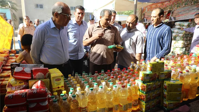 محافظ المنيا يقود حملة تموينية مكبرة علي المخابز بمركز سمالوط