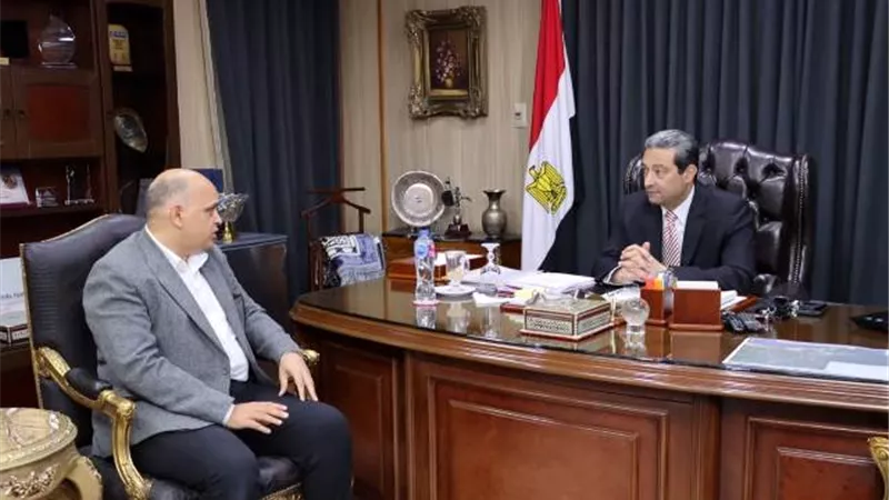 محافظ دمياط يتابع جهود الحملات على الأسواق و المخابز