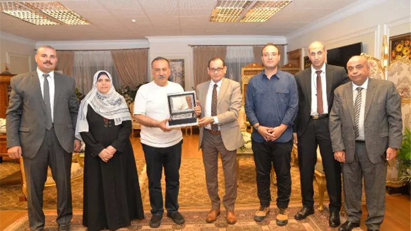 محافظ أسيوط يستقبل مدير جهاز تنمية المشروعات بالمحافظة