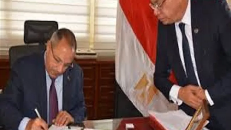 محافظ بورسعيد يعتمد نتيجة الصف الثالث بمدارس التمريض