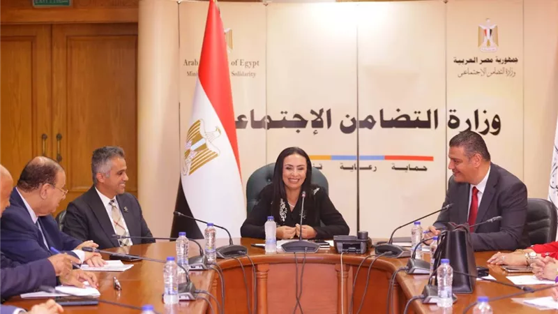 وزيرة التضامن: نعمل على إدخال مزيد من الأسر الأولى بالرعاية في 