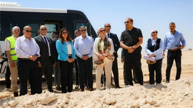 وزيرا البيئة والتنمية المحلية يقومان بزيارة تفقدية لمدفن الحمام