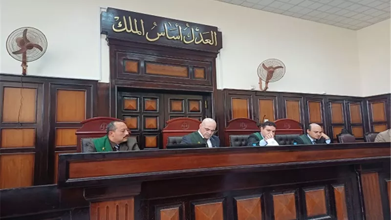 جنايات أسيوط تعاقب عاملًا بالإعـ.ـدام شنـ.ـقا والمؤبد لآخرين