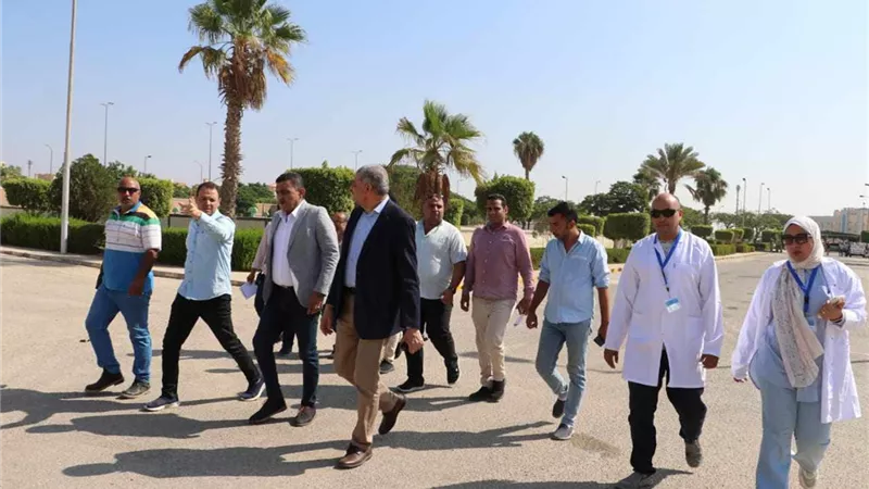 أشرف فتحي يتفقد محطات تنقية مياه الشرب بمدينة 6 أكتوبر