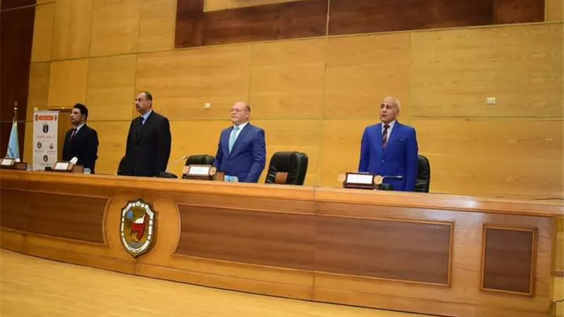 محافظ سوهاج ورئيس الجامعة يشهدان حفل خريجي الدفعة١٢ بكلية الهندسة