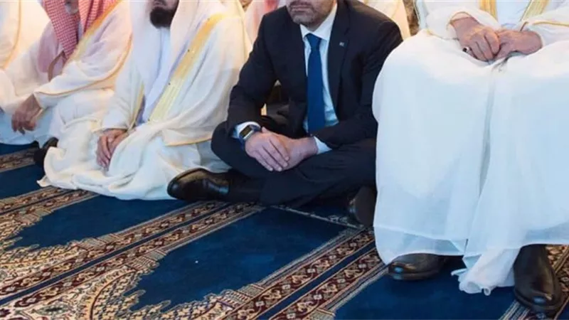 هل من اللياقه والأدب مع الله الصلاة بالحذاء