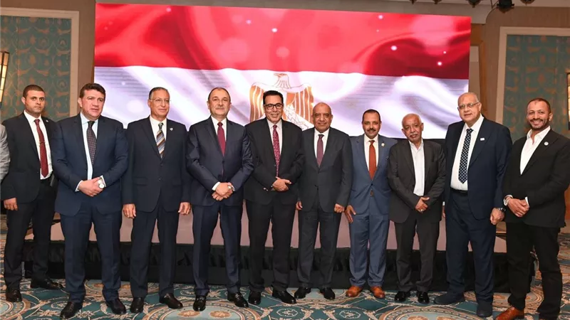 النقابات العمالية تحتفل بوزيرا الكهرباءوقطاع الأعمال العام الجديد