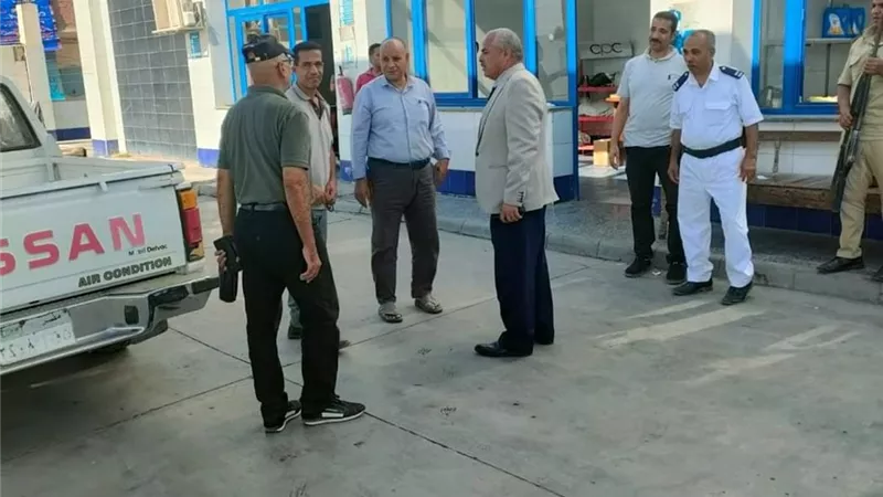 رئيس مركز ديرمواس يقوم بجولة تفقدية لمحطات بيع الوقود