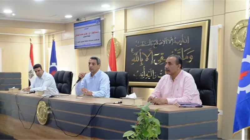 الشاذلي يشدد علي ضرورة العمل بروح الفريق وعدم عرقلة مصالح المواطن