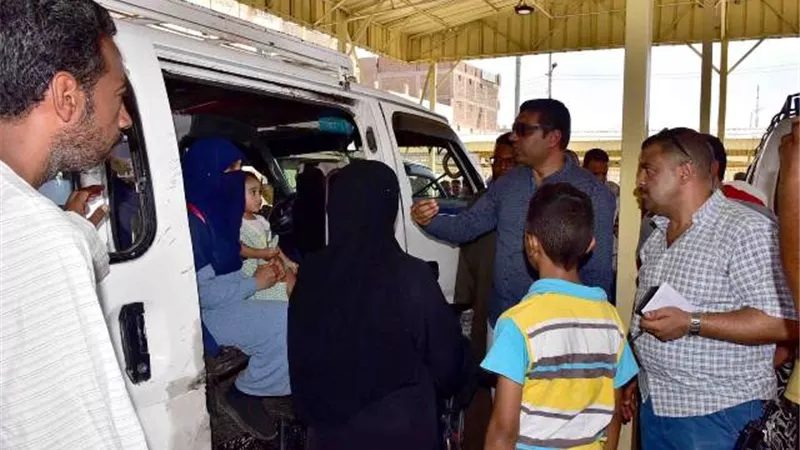 نائب محافظ الأقصر يؤكد على الالتزام بالتعريفة فى جولة بالمواقف
