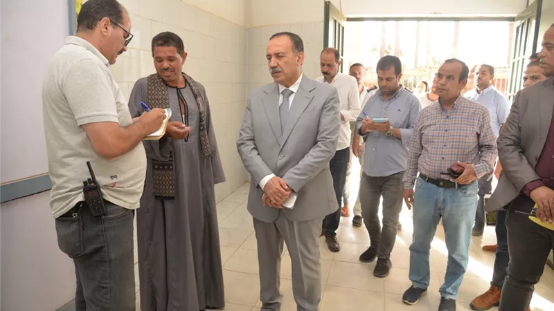 محافظ أسيوط يتفقدمستشفى أبنوب ووحدة الغسيل الكلوى