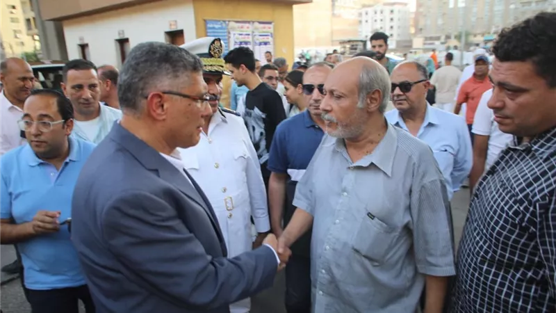 محافظ الجيزة يتفقد مواقف السرفيس بميدان الجيزة والمريوطية