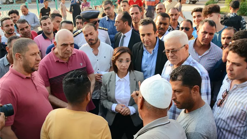 محافظ البحيرة تتابع مجمع المواقف وأحدمحطات تمويل السيارات بدمنهور