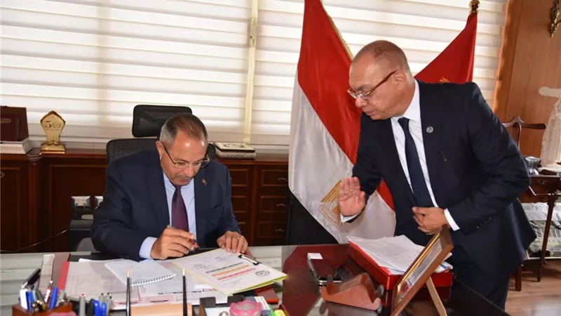 محافظ بورسعيد يعتمد نتيجة الصف الثالث بمدارس التمريض