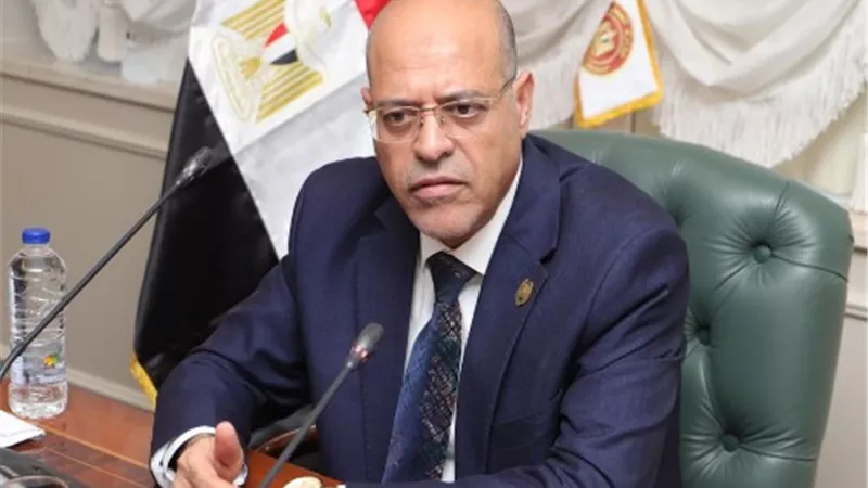 عمل القاهرة تواصل حصر وتسجيل عِمالة غير منتظمة داخل الميادين..صور