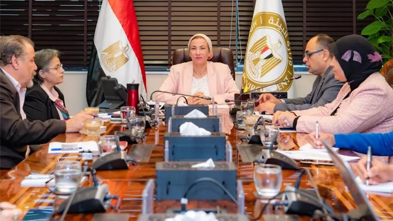 وزيرة البيئة : وضع أول خريطة للاستفادة من المخلفات الزراعية