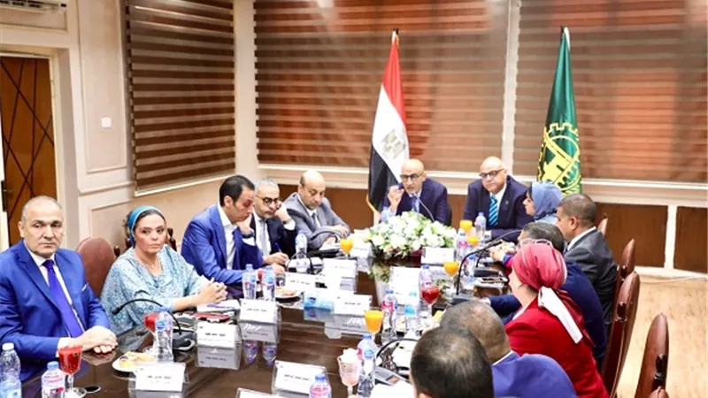 محافظ القليوبية يؤكد تقديم الدعم لوزارة التربية والتعليم