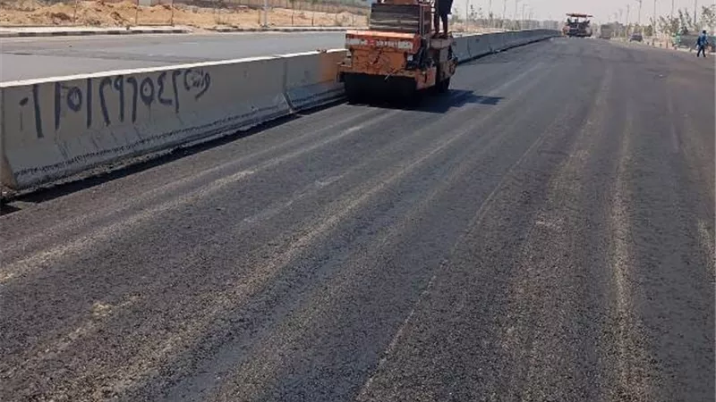 رئيس جهاز بدر يكشف عن أحدث مشروعات الطرق فى المدينة.. بالصور