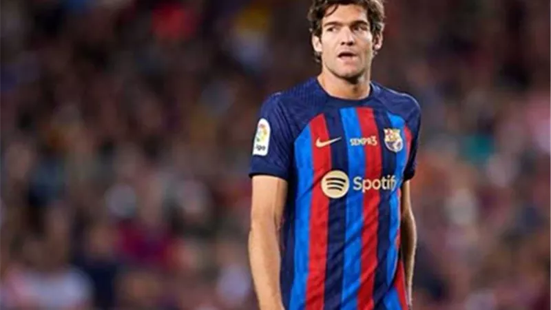 مانشستر يونايتد مهتم بضم ألونسو مدافع برشلونه