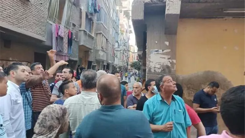 إخلاء 3 عقارات بجوار عقار المحلة المنكوب