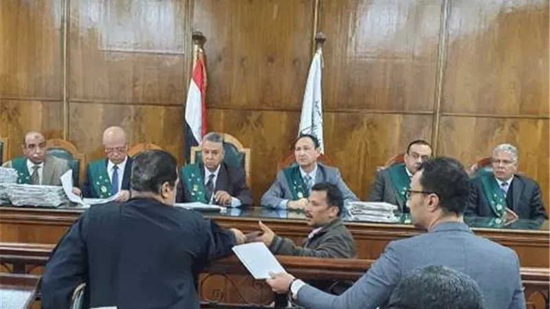 تخفيف العقوبة عن مأمور ضرائب تعدى على حماه ..لظروفه النفسية