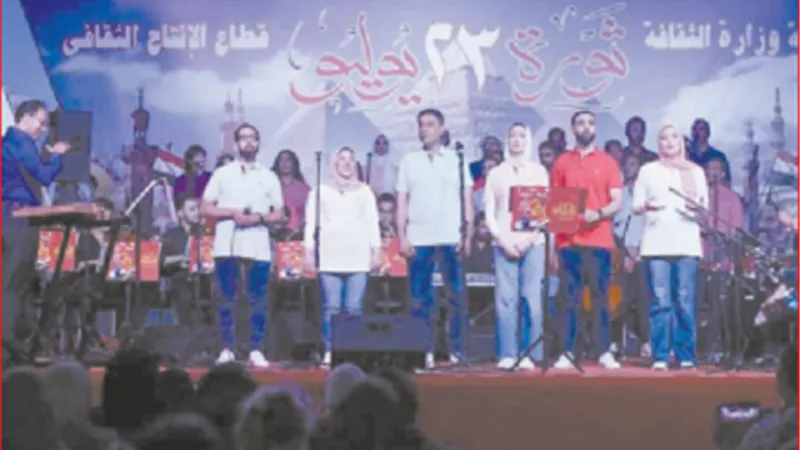 منوعات غنائية لفرقة أعز الناس علي المسرح المكشوف بالأوبرا