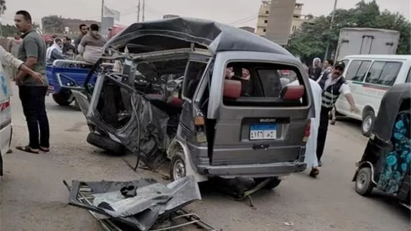 إصابة 5 فى انقلاب سيارة سوزوكي بالفيوم