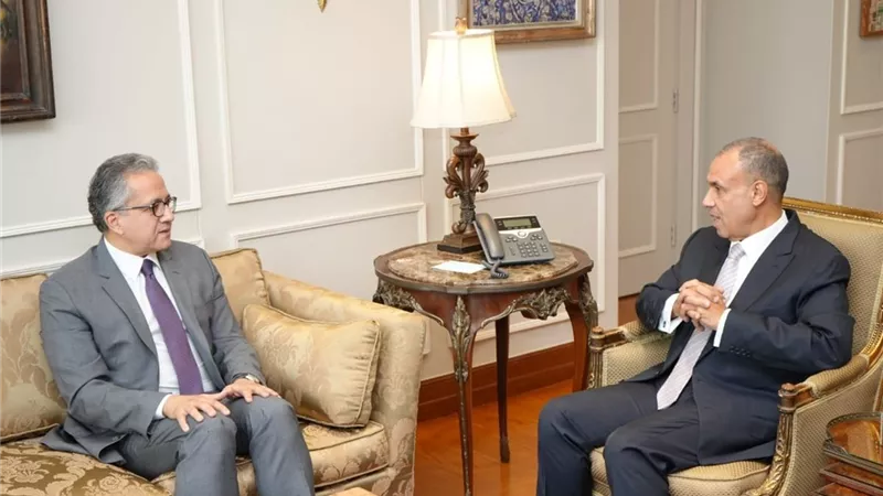 وزير الخارجية يستقبل مرشح مصر لمنصب مدير عام منظمة اليونسكو