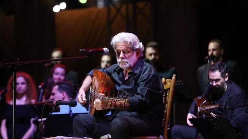 روح محمود درويش تحلق في سماء جرش على صوت ونغمات مارسيل خليفة