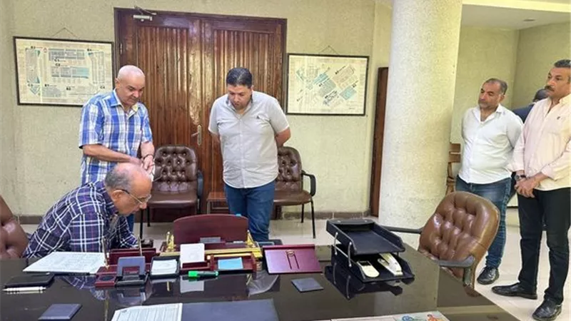 وزير الكهرباء يتفقد قطاع شبكات المدن الجديدة بالعاشر من رمضان