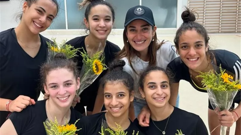 أمينة خليل تلتقي بمنتخب مصر للجمباز الإيقاعي