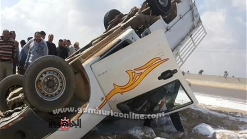 إصابة ١٦عاملا اثر انقلاب سيارة ربع نقل بسمالوط