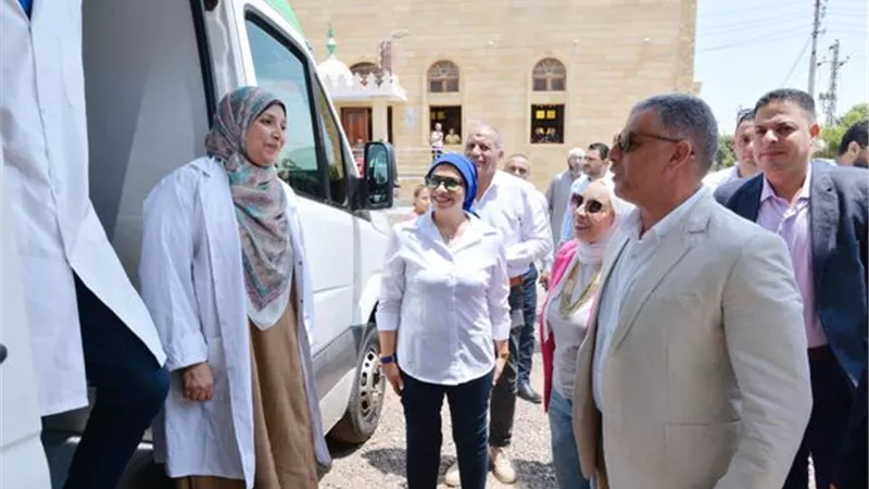 محافظ الإسماعيلية يشهد قافلة طبية بالضبعية وعين غصين..صور