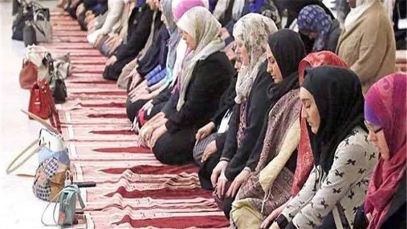 لصلاة الجماعة فضل عظيم فما حكم صلاة المرأة فى المسجد
