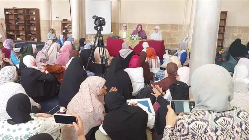 الجامع الأزهر يعقد ملتقاه الأسبوعي تحت عنوان قدوات نسائية