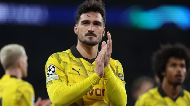 مدافع بوروسيا دورتموند المخضرم يقترب من الدوري الإيطالي