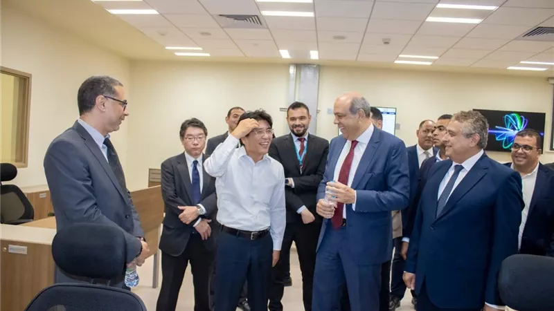 وزير الطيران يتفقد مطار برج العرب ويتابع أعمال تطوير مبني الركاب