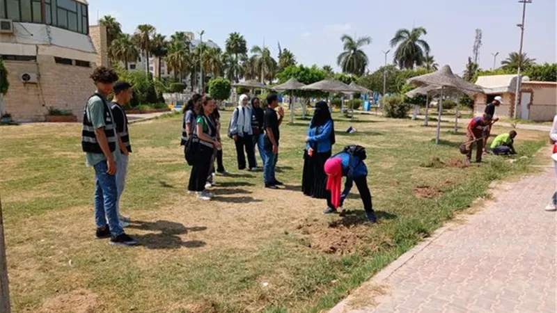 يوما بيئيا وزراعة ١٠٠ شجرة بشاطئ الفيروز في الإسماعيلية
