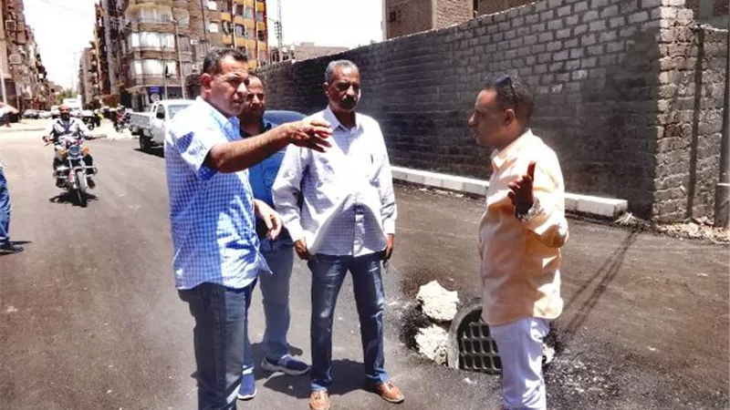 رفع المخالفات وتركيب بلدورات وأغطية جديدة للصرف شرق مدينة الأقصر