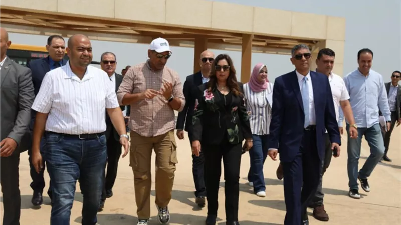وزيرة التنمية المحلية تتفقد الطرق المؤدية للمتحف المصري الكبير