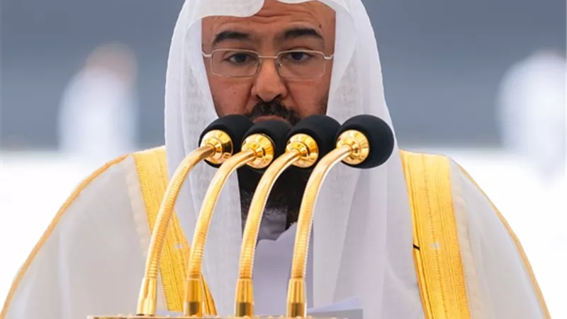 السديس في خطبة الجمعة: الله فى رعاية الضوابط و الآداب الشرعية