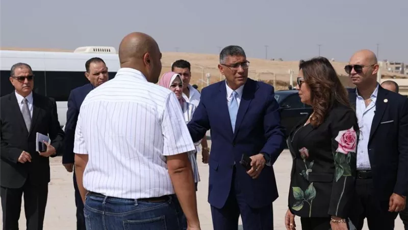 وزيرة التنميةومحافظ الجيزة يتفقدان مشروعات التطوير