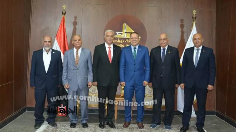 رئيس جامعة دمياط يستقبل رئيس جامعة المنوفية السابق