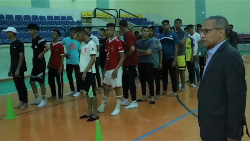 نائب رئيس جامعة جنوب الوادي يتفقد اختبارات القدرات بكلية التربية