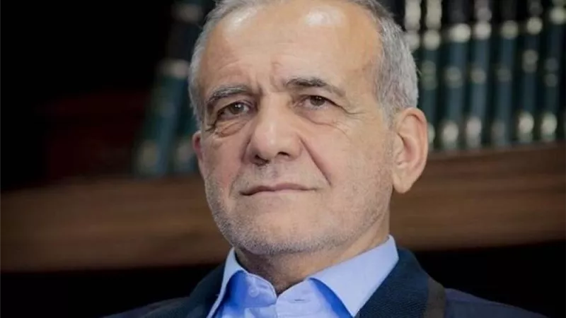 الرئيس الإيراني يعين محمد رضا عارف نائبًا أول له