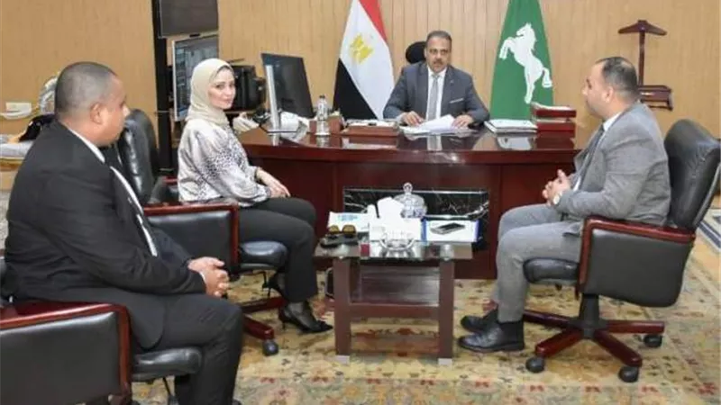 محافظ الشرقية يلتقي مديرة مكتب مصر الخير لمحافظات مدن القناة